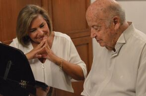 Ο Μίμης Πλέσσας και η Λουκίλα Καρρέρ στο μαύρο πιάνο