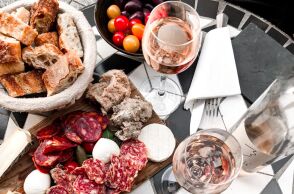 5 Ροζέ Προβηγκίας για να τα χαρείς στο αγαπημένο σου wine bar!