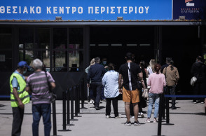 ΣΥΝΕΧΙΖΟΝΤΑΙ ΟΙ ΕΜΒΟΛΙΑΣΜΟΙ ΚΑΤΑ ΤΟΥ ΚΟΡΟΝΟΪΟΥ ΣΤΟ ΕΜΒΟΛΙΑΣΤΙΚΟ ΚΕΝΤΡΟ ΠΕΡΙΣΤΕΡΙΟΥ