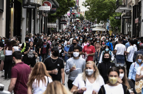 ΚΙΝΗΣΗ ΣΤΑ ΕΜΠΟΡΙΚΑ ΚΑΤΑΣΤΗΜΑΤΑ ΤΗΣ ΟΔΟΥ ΕΡΜΟΥ 