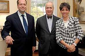 Από αριστερά: John Donatich, Θεόδωρος και Σεσίλ Μαργέλλου