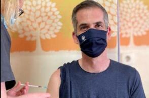 Εμβολιάστηκε ο Κώστας Μπακογιάννης