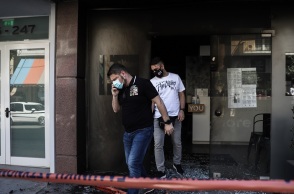 ΕΜΠΡΗΣΤΙΚΗ ΕΠΙΘΕΣΗ ΣΕ ΔΥΟ ΕΠΙΧΕΙΡΗΣΕΙΣ ΤΗΣ ΣΥΖΥΓΟΥ ΤΟΥ Ν. ΧΑΡΔΑΛΙΑ ΣΤΟΝ ΒΥΡΩΝΑ