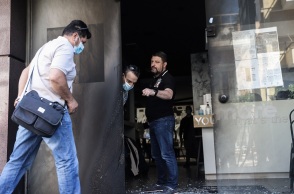 ΕΜΠΡΗΣΤΙΚΗ ΕΠΙΘΕΣΗ ΣΕ ΔΥΟ ΕΠΙΧΕΙΡΗΣΕΙΣ ΤΗΣ ΣΥΖΥΓΟΥ ΤΟΥ Ν. ΧΑΡΔΑΛΙΑ ΣΤΟΝ ΒΥΡΩΝΑ