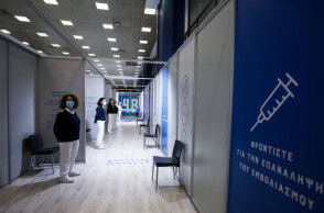 Εμβολιαστικό κέντρο - Οι εμβολιασμοί για κορωνοϊό ξεπέρασαν τα 5 εκατομμύρια στην Ελλάδα τη Δευτέρα 24 Μαΐου 2021