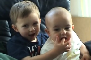 Charlie bit my finger - again 