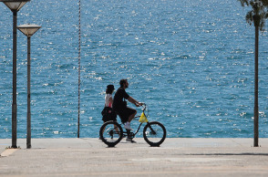 ΒΟΛΤΑ ΣΤΗ ΠΑΡΑΛΙΑ ΤΟΥ ΦΑΛΗΡΟΥ 