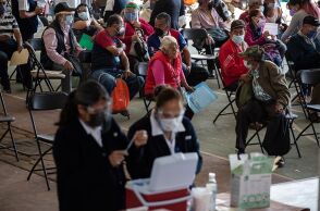 Μαζικός εμβολιασμός ηλικιωμένων κατά της Covid-19 στο Tenancingo de Degollado, στο Μεξικό