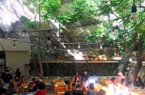 Ο κήπος του Six Dogs