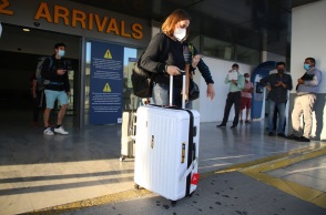 Ταξιδιώτες φτάνουν στην Ελλάδα