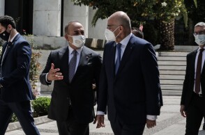 Ο Μεβλούτ Τσαβούσογλου με τον Νίκο Δένδια