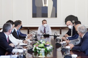 Ο Κυριάκος Μητσοτάκης στη σύσκεψη με τους εκπροσώπους τουριστικών επιχειρήσεων