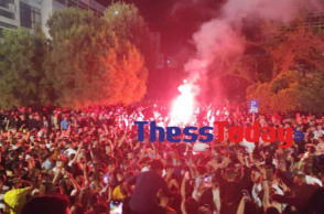 Νέο κορωνοπάρτι στο ΑΠΘ με χιλιάδες άτομα 