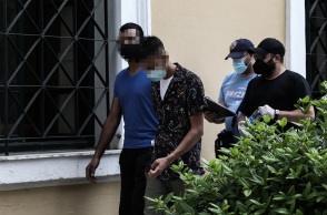 Οι δύο συλληφθέντες για την επίθεση στην 26χρονη σε παραλία στην Αγία Μαρίνα Κορωπίου