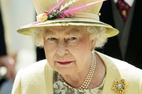 Πορτραίτο της βασίλισσας Ελισάβετ©EPA-FACUNDO ARRIZABALAGA