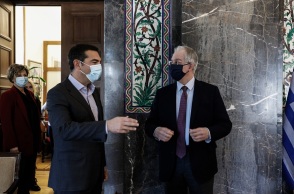 Ο πρόεδρος του ΣΥΡΙΖΑ, Αλέξης Τσίπρας, και ο πρόεδρος της Βουλής, Κώστας Τασούλας