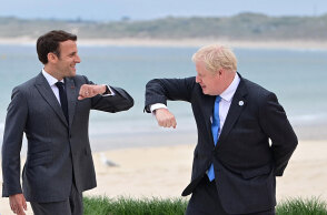 Εμανουέλ Μακρόν και Μπόρις Τζόνσον στη Σύνοδο Κορυφής της G7 στην Κορνουάλη