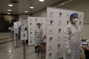 Υγειονομικοί στο Μετρό «Σύνταγμα» διενεργούν δωρεάν rapid test για κορωνοϊό (ΦΩΤΟ ΑΡΧΕΙΟΥ)