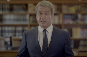 Ανδρέας Λοβέρδος - Με Carmina Burana και συχνές αναφορές στο ΠΑΣΟΚ, ανακοίνωσε ότι διεκδικεί την ηγεσία του ΚΙΝΑΛ