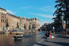 Το Αμστερνταμ - καλοκαίρι©Unsplash/ Steven Lasry