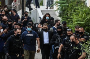 Απολογία στον εισαγγελέα του 32χρονου Μπάμπη Αναγνωστόπουλου καθ' ομολογία δράστη της δολοφονίας της 20χρονης συζύγου του Καρολάιν Κράουτς την Παρασκευή, 18 Ιουνίου 2021