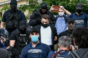 Έγκλημα στα Γλυκά Νερά: Η κατάθεση των αστυνομικών που έφτασαν πρώτοι στη μεζονέτα το πρωί της 11ης Μαΐου, ενώ το βρέφος βρισκόταν δίπλα στη νεκρή Καρολάιν.