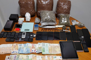 ΣΥΛΛΗΨΗ 9 ΜΕΛΩΝ ΕΓΚΛΗΜΑΤΙΚΗΣ ΟΡΓΑΝΩΣΗΣ ΠΟΥ ΔΡΑΣΤΗΡΙΟΠΟΙΟΎΝΤΑΝ ΣΤΗ ΔΙΑΚΙΝΗΣΗ ΝΑΡΚΩΤΙΚΩΝ ΟΥΣΙΩΝ ΣΤΗΝ ΑΤΤΙΚΗ ΚΑΙ ΣΤΑ ΝΗΣΙΑ