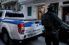 ΕΠΕΜΒΑΣΗ ΤΗΣ ΑΣΤΥΝΟΜΙΑΣ ΣΤΑ ΠΕΤΡΑΛΩΝΑ ΓΙΑ ΤΗΝ ΣΥΛΛΗΨΗ ΒΙΑΣΤΗ 