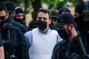 ΑΠΟΛΟΓΙΑ ΣΤΟΝ ΑΝΑΚΡΙΤΗ ΤΟΥ 32ΧΡΟΝΟΥ ΚΑΘ' ΟΜΟΛΟΓΙΑ ΔΡΑΣΤΗ ΤΗΣ ΔΟΛΟΦΟΝΙΑΣ ΤΗΣ 20ΧΡΟΝΗΣ ΚΑΡΟΛΑΪΝ ΣΤΑ ΓΛΥΚΑ ΝΕΡΑ 