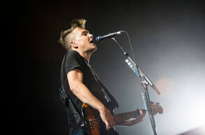 Μαρκ Χόπους (Mark Hoppus), τραγουδιστής και μπασίστας στην μπάντα Blink-182