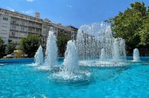 Συντριβάνι στην πλατεία Μαβίλη©Δήμος Αθηναίων