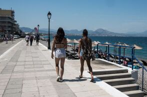 ΠΑΡΑΛΙΑ ΛΟΥΤΡΑΚΙΟΥ