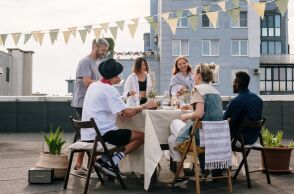 5 tips για να πετύχεις το τέλειο καλοκαιρινό μάζεμα στο μπαλκόνι