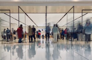 Aεροδρόμιο με πολύ κόσμο © Unsplash@encourline