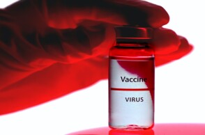 Φιάλη με εμβόλιο © Pexels/Artem