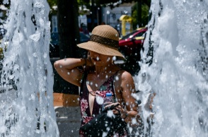 Τη Δευτέρα 5 Ιουλίου η θερμοκρασία θα κινηθεί ξανά σε κανονικά για την εποχή επίπεδα, σύμφωνα με την υπηρεσία Meteo του Εθνικού Αστεροσκοπείου Αθηνών.