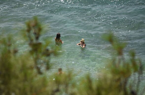 Λουόμενοι σε παραλία (ΦΩΤΟ ΑΡΧΕΙΟΥ) - Στους 39 βαθμούς Κελσίου ο υδράργυρος σύμφωνα με την πρόγνωση για τον καιρό αύριο, Πέμπτη 8 Ιουλίου 2021