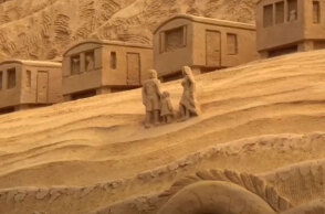 Στη Δανία ο Ολλανδός καλλιτέχνης Βίλφρεντ Στάιγκερ έφτιαξε το ψηλότερο κάστρο στην άμμο, το οποίο και μπήκε στο βιβλίο των Ρεκόρ Γκίνες