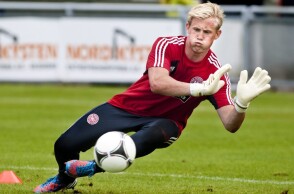 Ο Δανός Τερματοφύλακας Κάσπερ Σμάιχελ © EPA/Bjarke Bo Olsen - EURO 2021: Πειθαρχικός έλεγχος στην Αγγλία για το λέιζερ στον Σμάιχελ