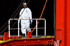 Πλοίο στο λιμάνι της Ραφήνας