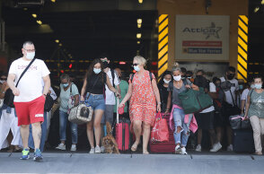 Επιστροφή ταξιδιωτών στον Πειραιά από νησιά (ΦΩΤΟ ΑΡΧΕΙΟΥ) - Οι ειδικοί εισηγούνται αρνητικό rapid test και στο ταξίδι επιστροφής