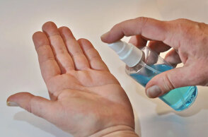 Αντισηπτικό χεριών (ΦΩΤΟ ΑΡΧΕΙΟΥ) - Ο ΕΟΦ ανακαλεί προϊόν από την αγορά, καθώς δεν διαθέτει τη σχετική άδεια για χρήση ως βιοκτόνου