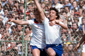 O Πολ Μάρινερ (Paul Mariner) πανηγυρίζει γκολ με την Εθνική Αγγλίας (ΦΩΤΟ ΑΡΧΕΙΟΥ)