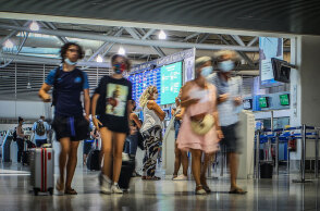 Ταξιδιώτες στο αεροδρόμιο «Ελευθέριος Βενιζέλος» (ΦΩΤΟ ΑΡΧΕΙΟΥ) - Νέα notam για τις πτήσεις προς τα νησιά