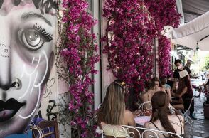 Στιγμιότυπο από κατάστημα στην περιοχή του Θησείου