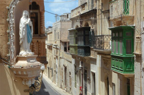 Σπίτια στη Μάλτα (ΦΩΤΟ ΑΡΧΕΙΟΥ) - Η κυβέρνηση «σφραγίζει» τα σύνορα για όσους δεν έχουν κάνει το εμβόλιο για τον κορωνοϊό