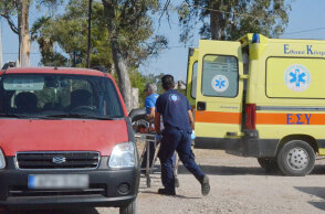 Ασθενοφόρο του ΕΚΑΒ μεταφέρει λουόμενο χωρίς τις αισθήσεις του από παραλία (ΦΩΤΟ ΑΡΧΕΙΟΥ) - Στη Μήλο εντοπίστηκε νεκρός στη θάλασσα ένας 83χρονος
