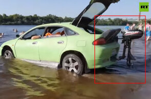 Ρώσος εφευρέτης έκανε αμφίβιο αυτοκίνητο DIY και το έβαλε στη θάλασσα