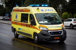 Ασθενοφόρο του ΕΚΑΒ © / EUROKINISSI / ΚΟΝΤΑΡΙΝΗΣ ΓΙΩΡΓΟΣ - Ανήλικοι μαχαίρωσαν 17χρονο