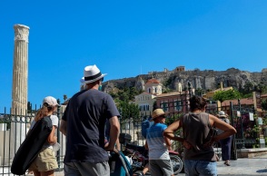 Καύσωνας - Υψηλές θερμοκρασίες - Πολίτες στο κέντρο της Αθήνας